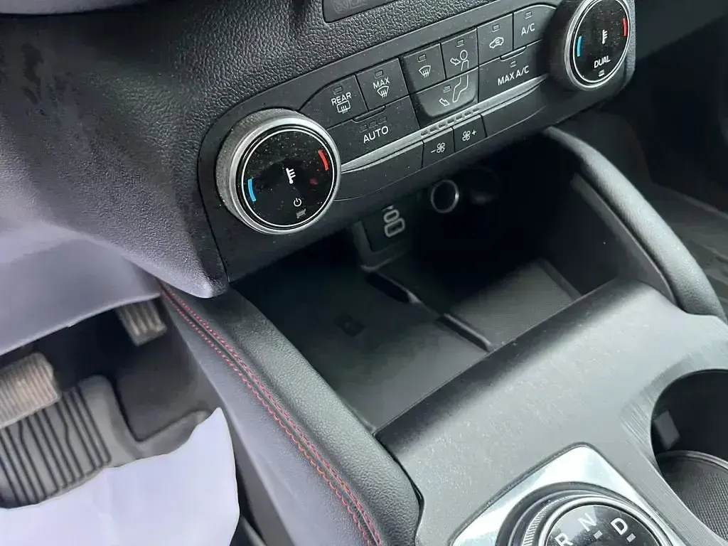 Usado Ford Kuga ST-Line 225 CV (165 kW) 2023 Gris SUV