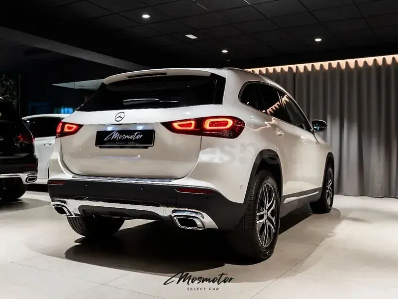 Usado Mercedes GLA180 136 CV (100 kW) 2022 Blanco SUV