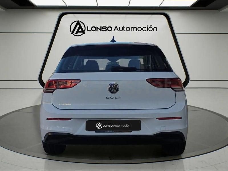 Usado VW Golf VIII Life 110 CV (80 kW) 2021 Blanco Familiar