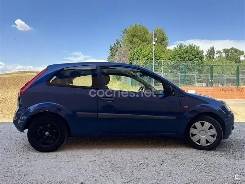 Usado Ford Fiesta Trend 80 CV (58 kW) 2007 Azul Utilitario