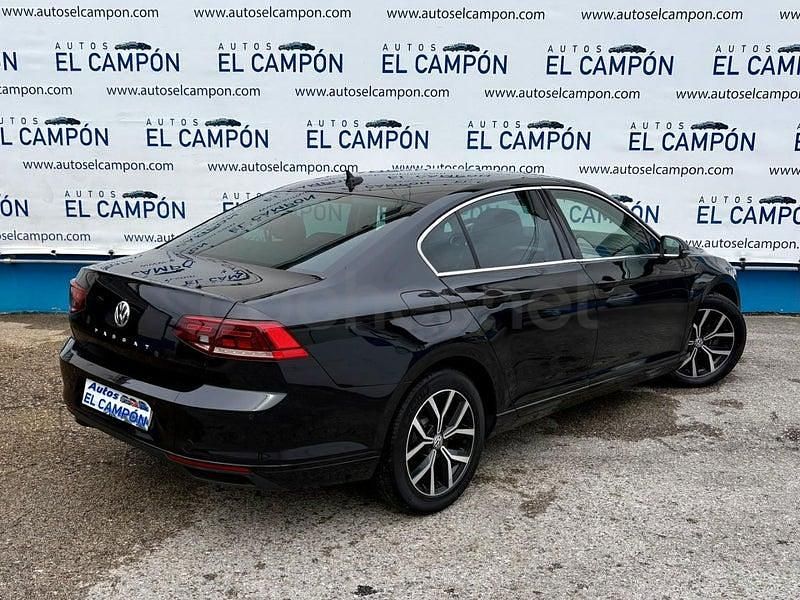 Usado VW Passat Executive 120 CV (88 kW) 2020 Gris / plata Berlina