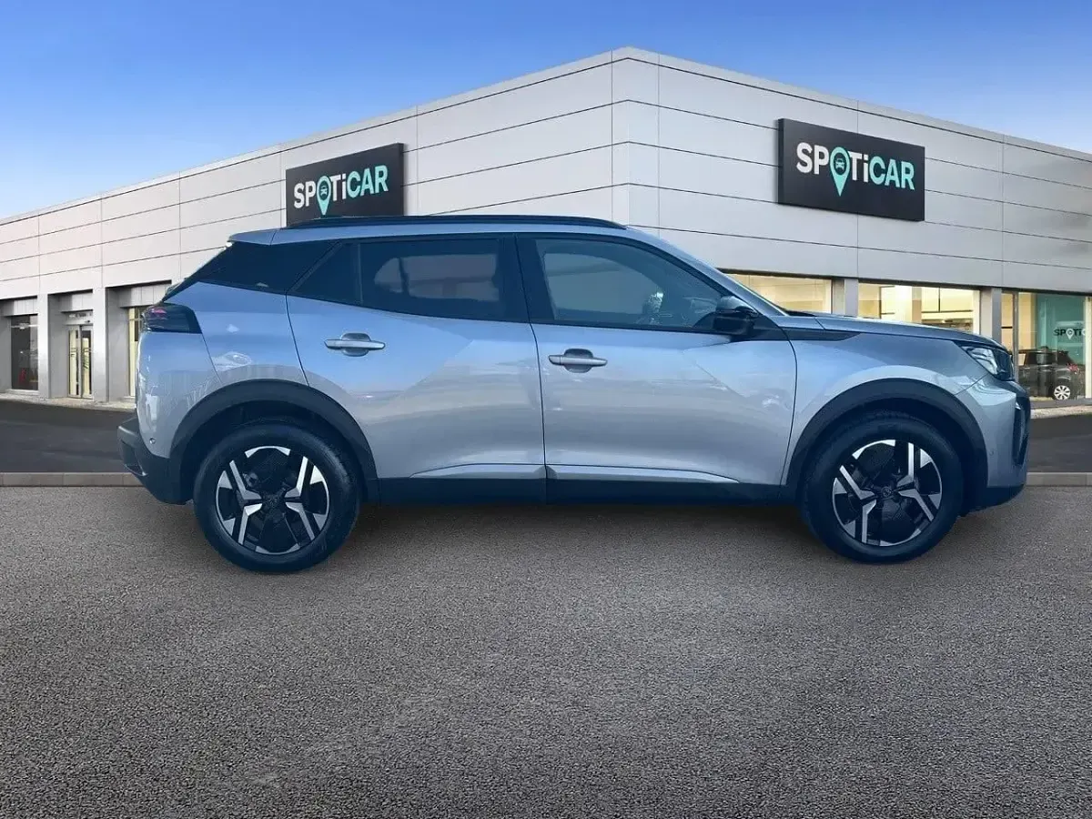 Usado Peugeot 2008 Allure 136 CV (100 kW) 2024 Gris SUV