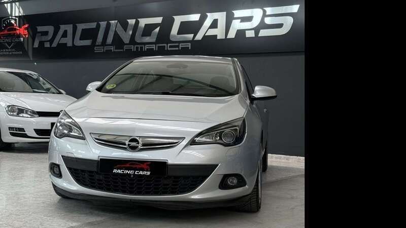 Plateado Usado 2012 Opel Astra GTC Selective Utilitario | 9500 € (Precio justo) - Imagen 1/4