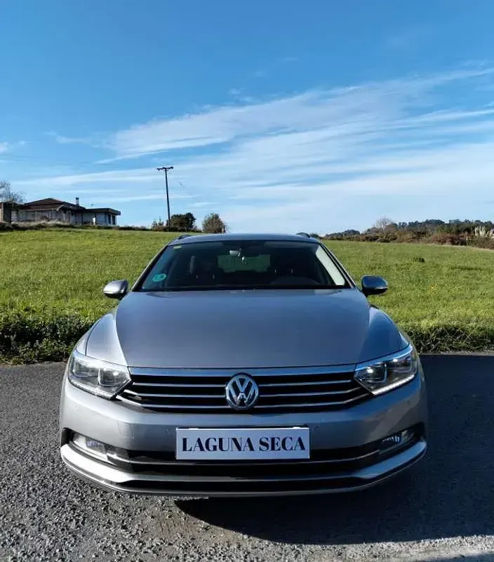 Usado VW Passat Advance 150 CV (110 kW) 2015 Gris Familiar