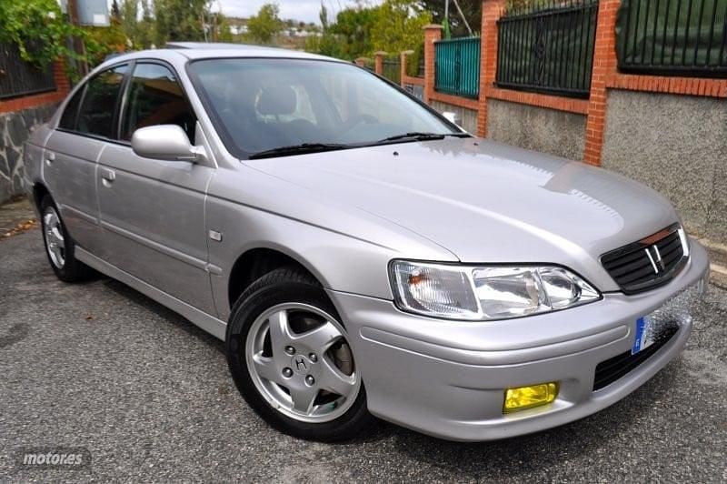 Usado Honda Accord Elegance 147 CV (108 kW) 2000 Plateado Berlina