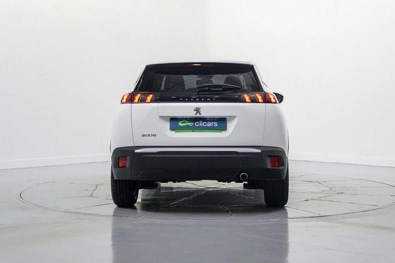 Usado Peugeot 2008 Active 110 CV (80 kW) 2022 Blanco SUV