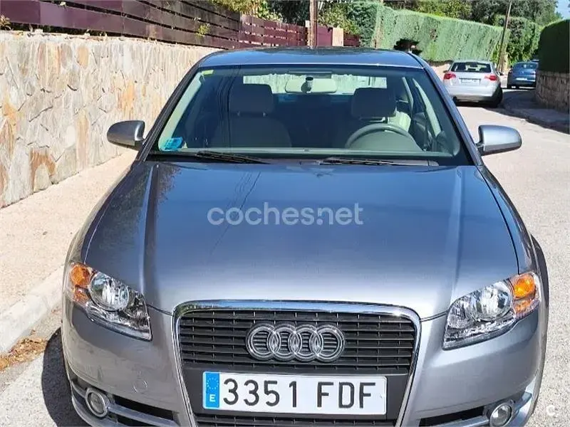 Usado Audi A4 130 CV (95 kW) 2006 Gris / plata Berlina