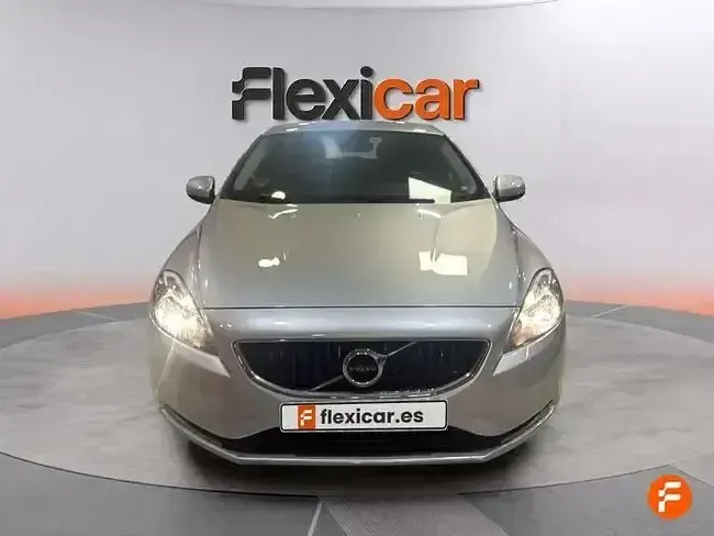 Usado Volvo V40 Momentum 120 CV (88 kW) 2017 Gris