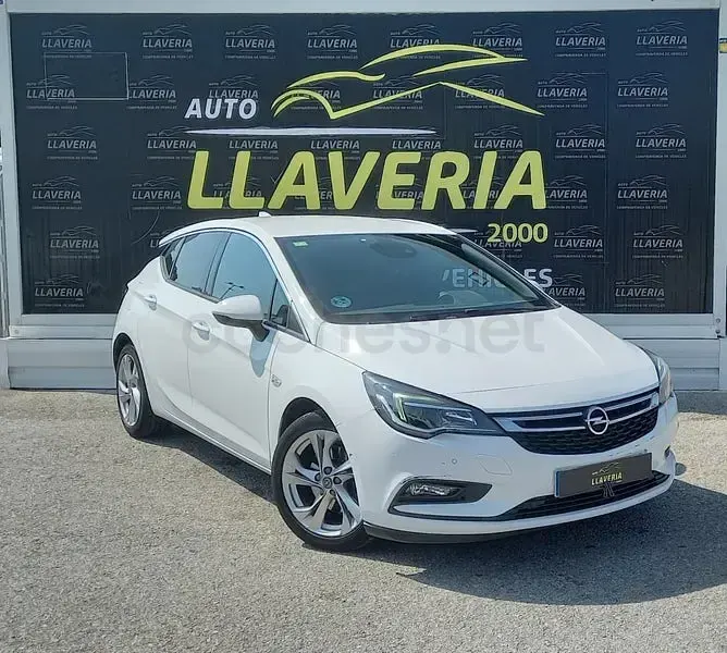 Usado Opel Astra Dynamic 136 CV (100 kW) 2016 Gris / plata Berlina