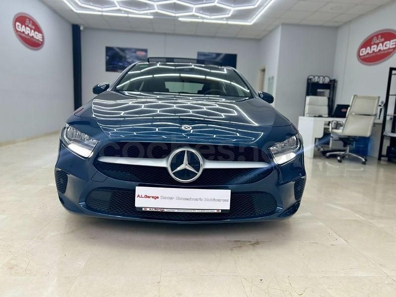 Usado Mercedes A180 116 CV (85 kW) 2021 Azul Berlina