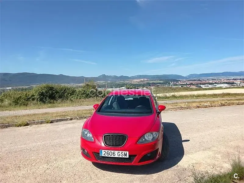 Usado Seat Leon Reference 90 CV (66 kW) 2009 Rojo Utilitario