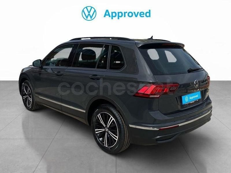 Usado VW Tiguan Life 150 CV (110 kW) 2023 Gris / plata SUV
