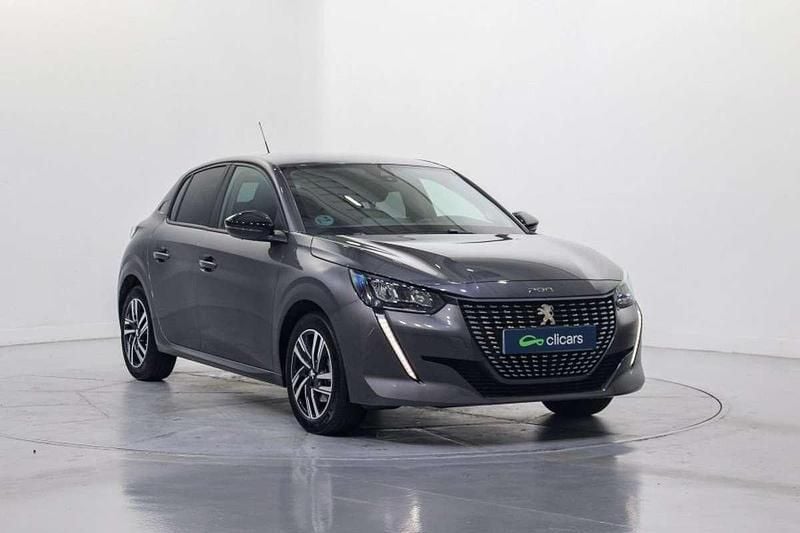 Usado Peugeot 208 Active 102 CV (75 kW) 2023 Gris Utilitario