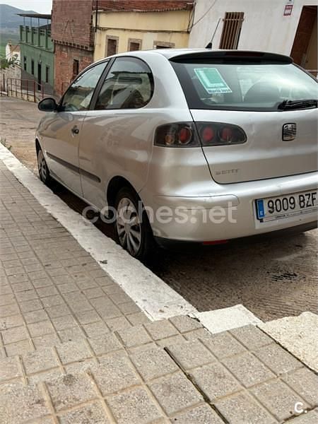 Usado Seat Ibiza Stella 64 HP (47 kW) 2002 Cinzento Citadino