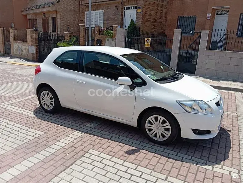 Usado Toyota Auris Luna 126 CV (92 kW) 2007 Blanco Utilitario