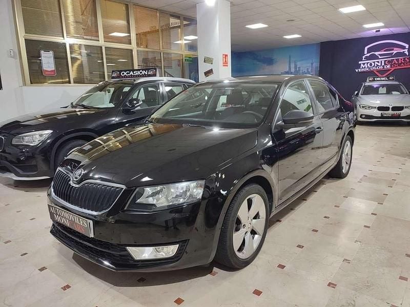 Negro Usado 2016 Skoda Octavia Active Utilitario | 10.500 € (Precio justo) - Imagen 1/4