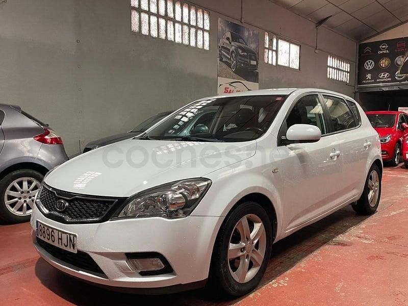 Blanco Usado 2012 Kia Ceed Plus Utilitario | 5990 € (Un poco caro) - Imagen 1/4