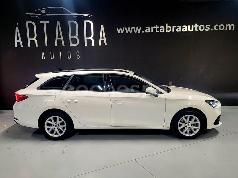 Usado Seat Leon Style 115 CV (84 kW) 2022 Blanco Familiar