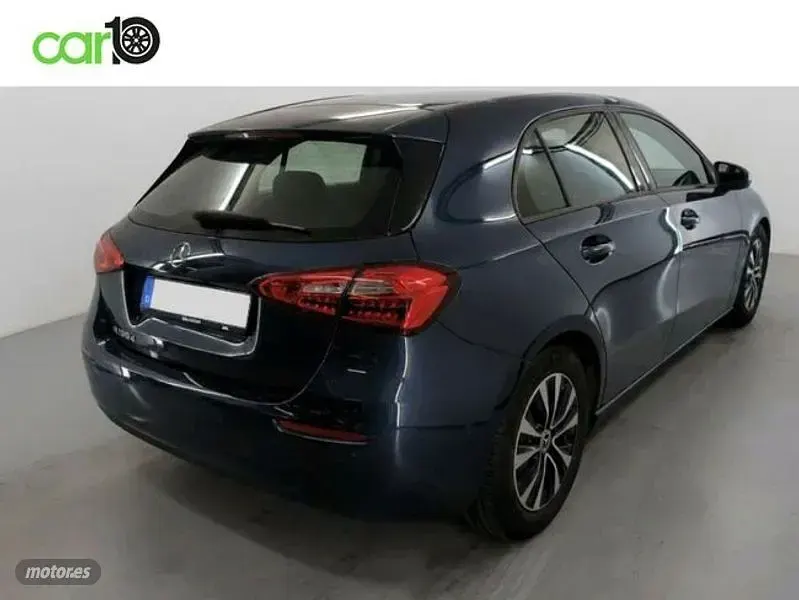 Usado Mercedes 180 Business 116 CV (85 kW) 2022 Azul Berlina
