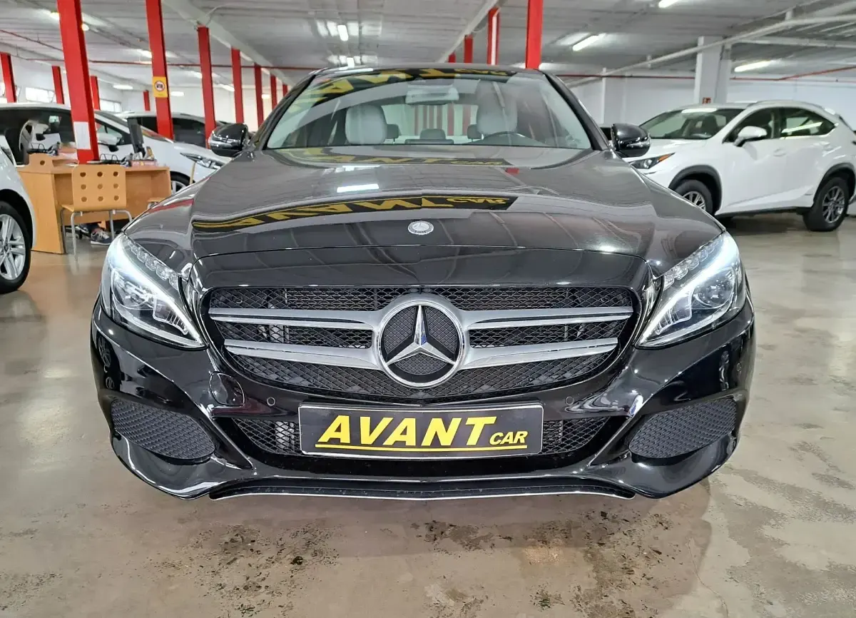 Usado Mercedes C200 136 CV (100 kW) 2017 Negro Berlina