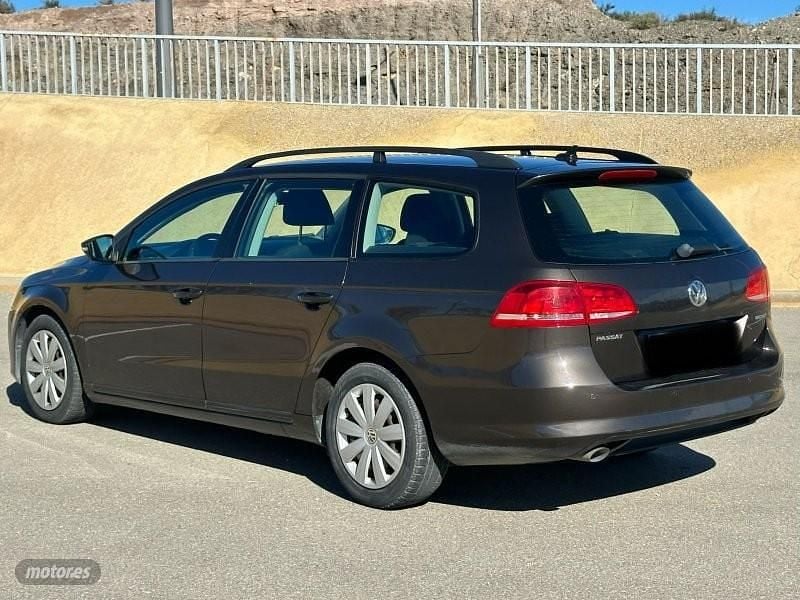 Usado VW Passat 105 CV (77 kW) 2013 Marrón Familiar