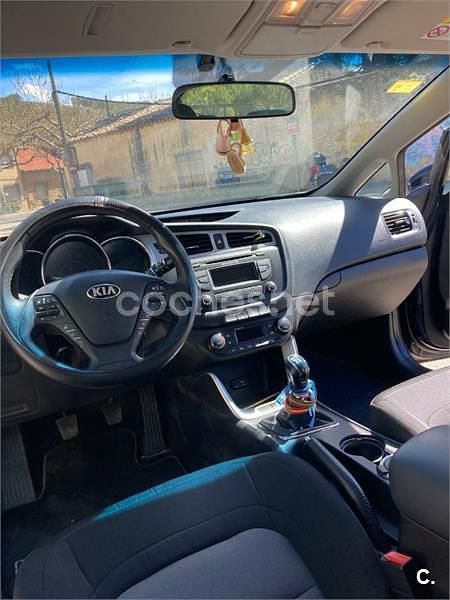 Usado Kia ProCeed 136 CV (100 kW) 2015 Negro Utilitario