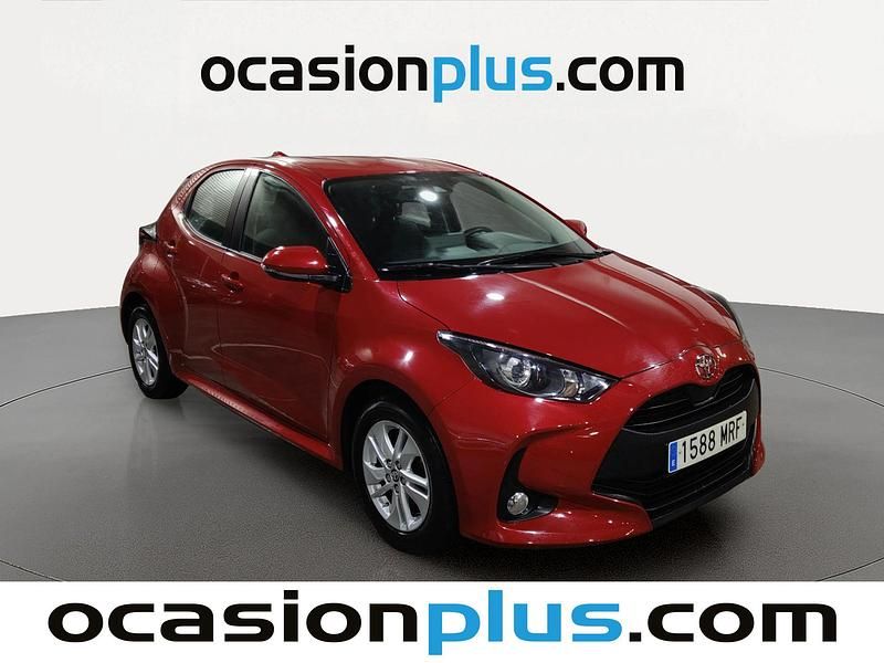 Usado Toyota Yaris Edition 125 CV (91 kW) 2024 Rojo Utilitario