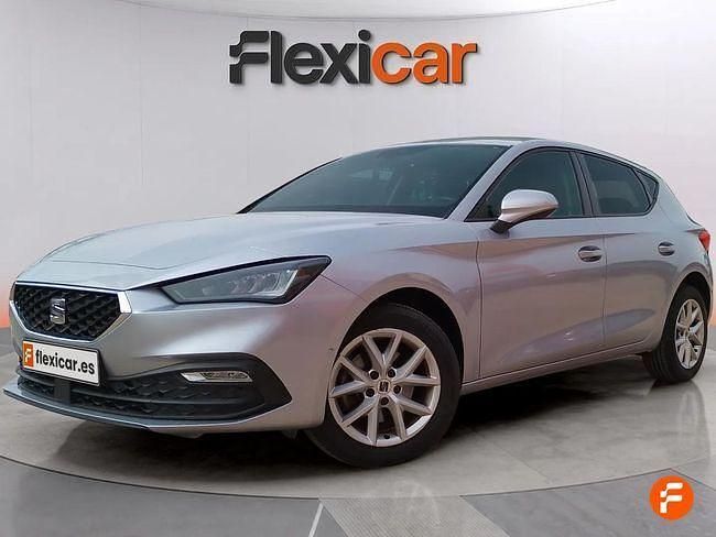 Usado Seat Leon Style 110 CV (80 kW) 2022 Gris / plata Berlina