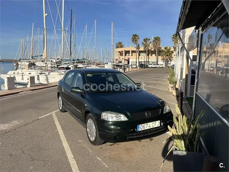 Usado Opel Astra Edition 80 CV (58 kW) 2003 Verde Berlina