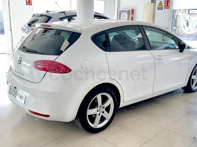 Usado Seat Leon Sport 125 CV (91 kW) 2010 Blanco Utilitario