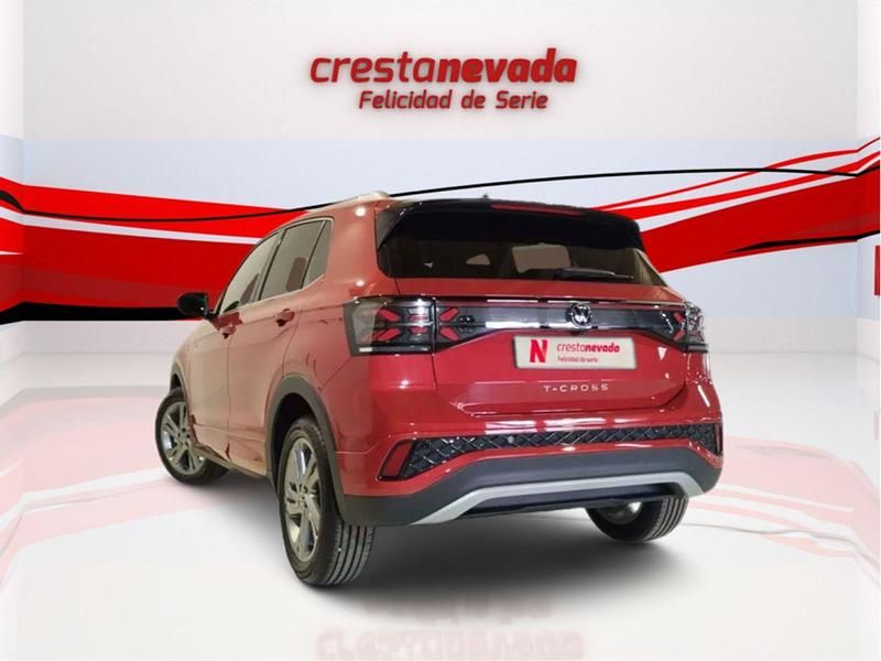 Usado VW T-Cross R-line 116 CV (85 kW) 2024 Rojo SUV