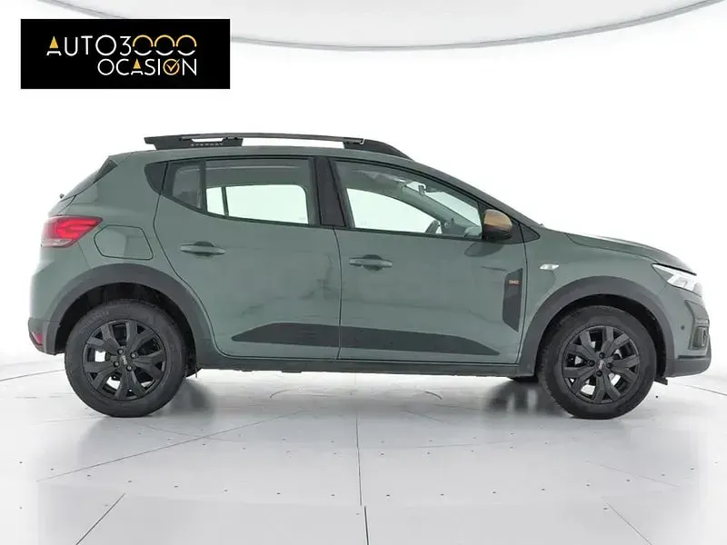 Usado Dacia Sandero Extreme 101 CV (74 kW) 2025 Verde Berlina