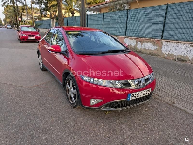 Usado Honda Civic Trend 100 CV (73 kW) 2010 Rojo Berlina