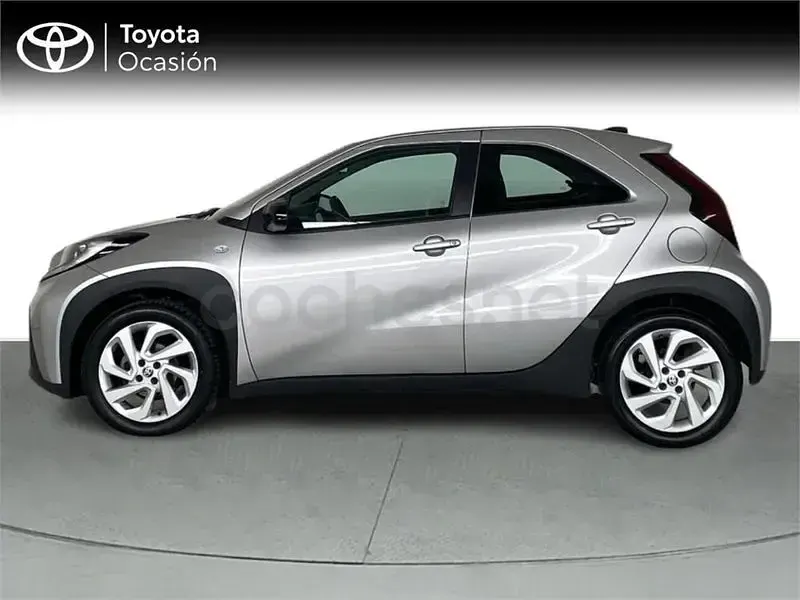 Usado Toyota Aygo X Play 72 CV (52 kW) 2024 Gris / plata SUV