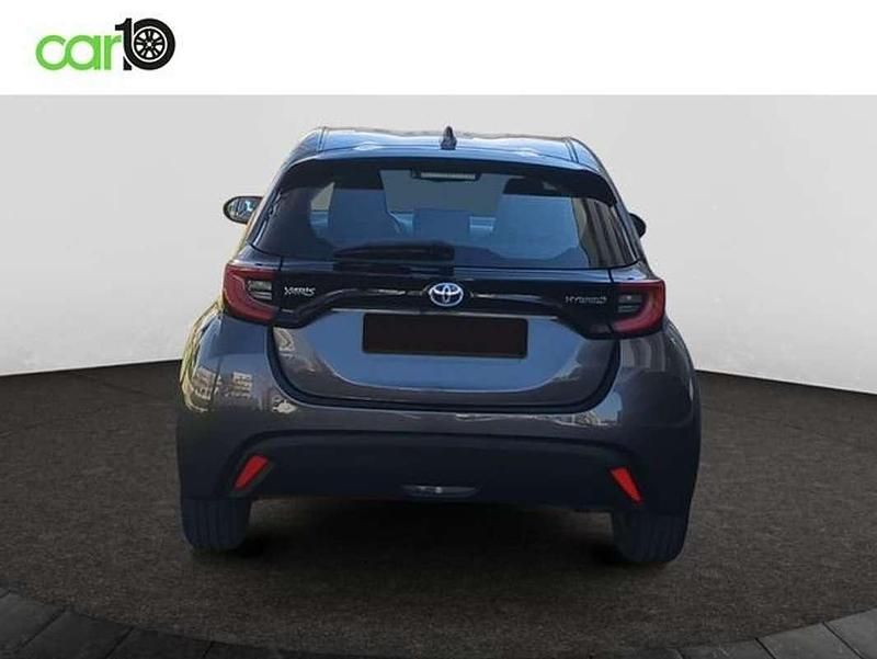 Usado Toyota Yaris Hybrid Business Edition 116 CV (85 kW) 2021 Gris Utilitario
