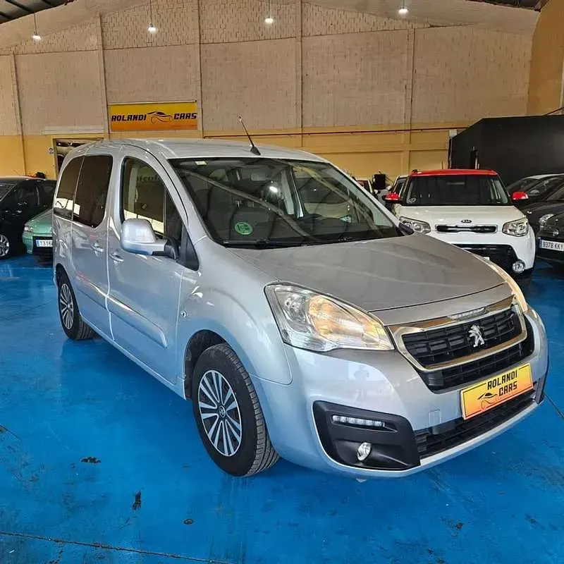 Usado Peugeot TePee Active 99 CV (72 kW) 2017 Gris Van