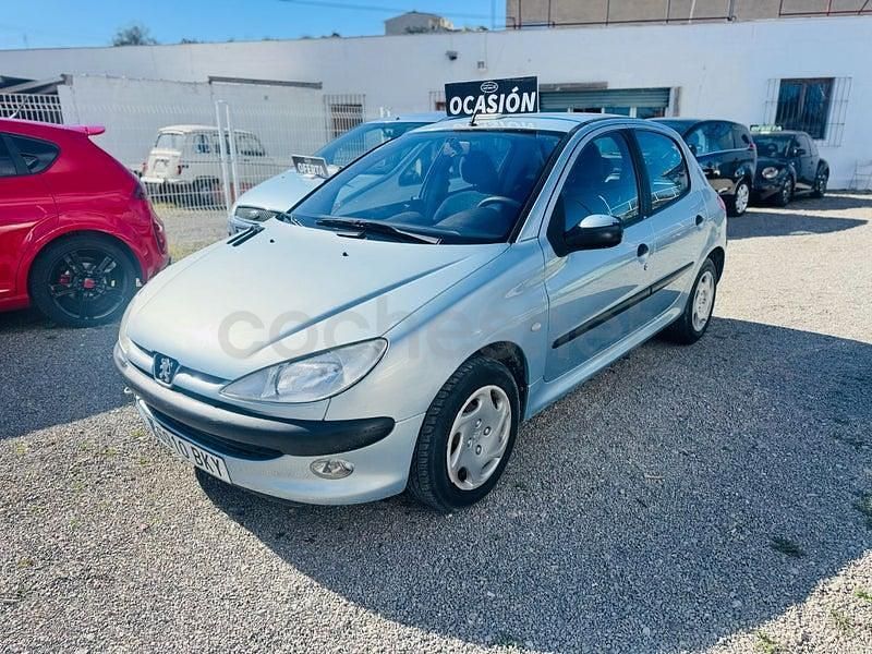 Usado Peugeot 206 70 CV (51 kW) 2003 Gris / plata Berlina