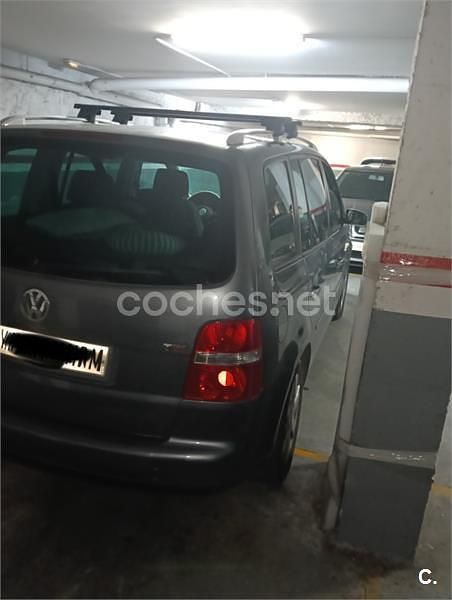 Usado VW Touran Advance 136 CV (100 kW) 2004 Gris / plata Monovolumen