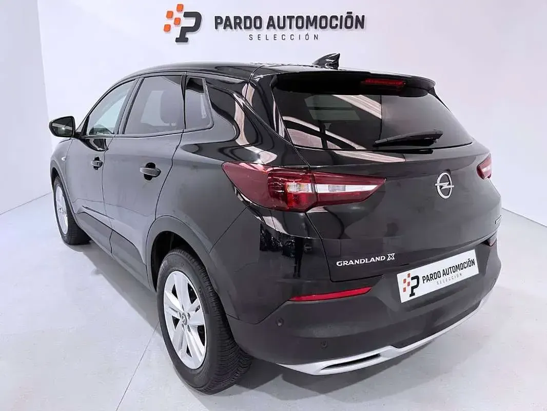 Käytetty Opel Grandland X Edition 131 HP (96 kW) 2021 Musta Katumaasturi