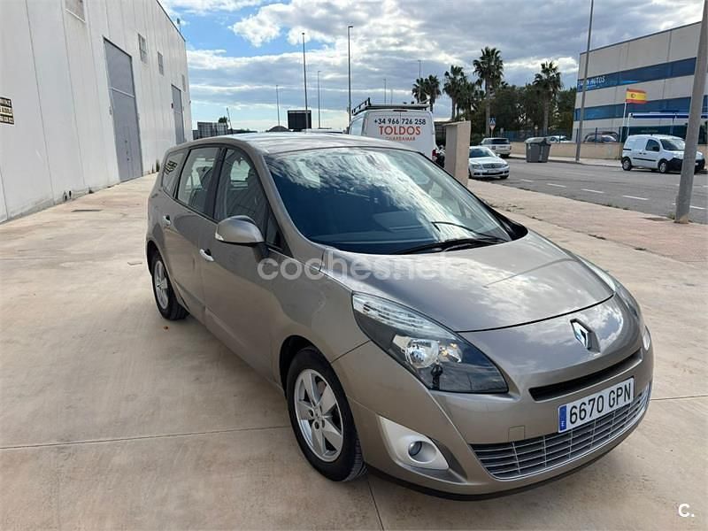 Usado Renault Mégane Dynamique 130 CV (95 kW) 2009 Beige Berlina
