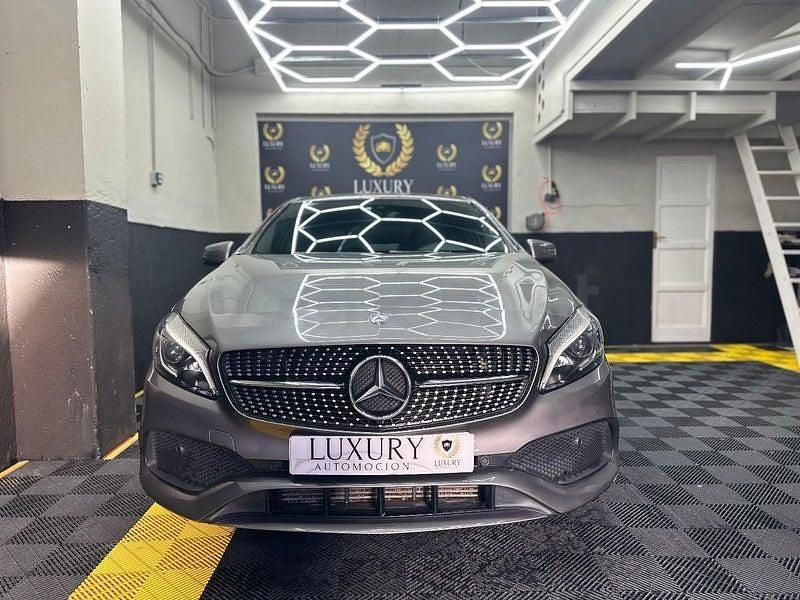 Usado Mercedes A200 AMG line 136 CV (100 kW) 2016 Gris / plata Berlina