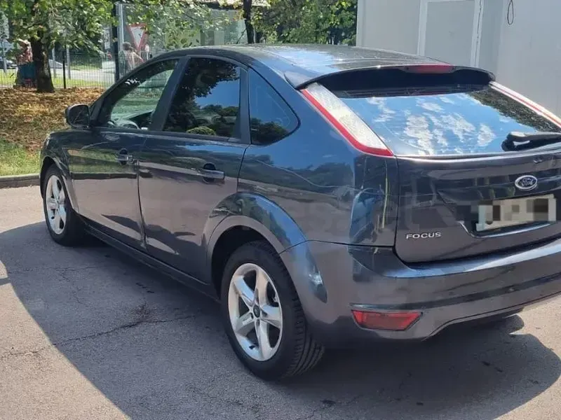 Usado Ford Focus Trend 109 CV (80 kW) 2011 Azul Berlina