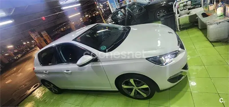 Usado Peugeot 308 Allure 130 CV (95 kW) 2017 Blanco Berlina
