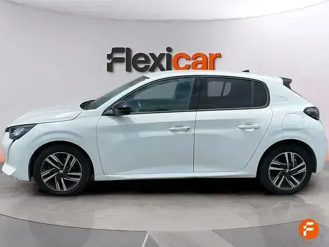 Usado Peugeot 208 Allure 100 CV (73 kW) 2023 Blanco Utilitario