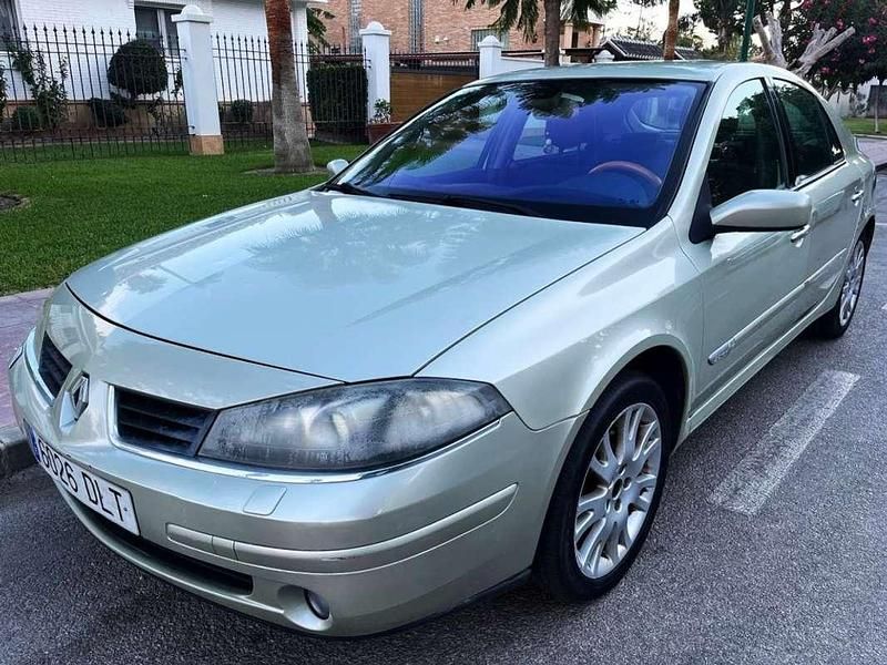 Usado Renault Laguna II Privilege 135 CV (99 kW) 2005 Plateado Berlina