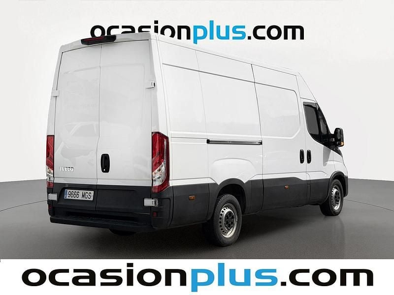 Usado Iveco Daily 156 CV (114 kW) 2023 Blanco Familiar