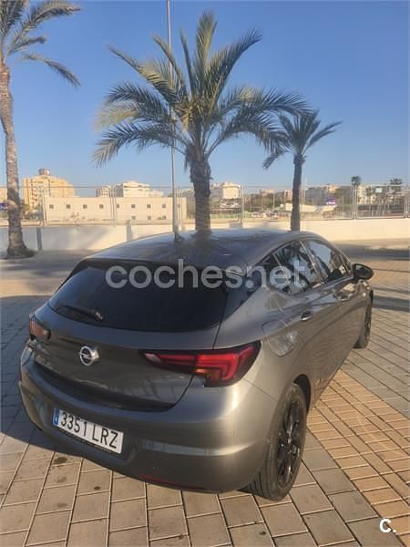 Usado Opel Astra Ultimate 145 CV (106 kW) 2021 Gris / plata Berlina