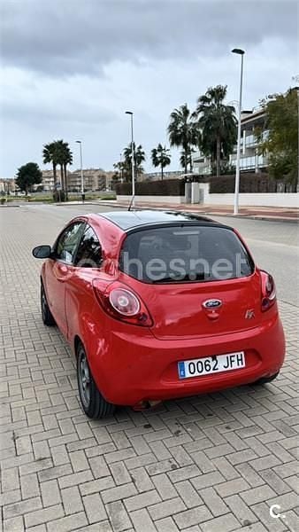 Usado Ford Ka Trend 69 CV (50 kW) 2015 Rojo Berlina