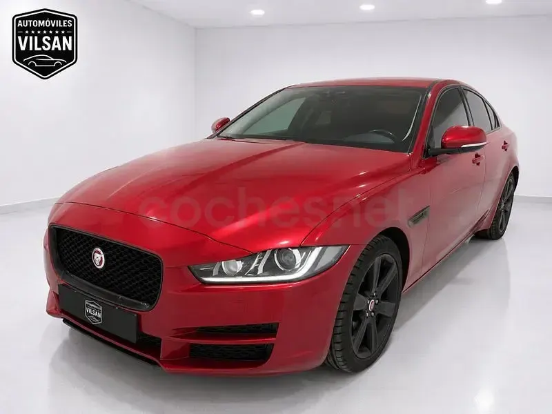 Usado Jaguar XE Pure 180 CV (132 kW) 2015 Granate Berlina