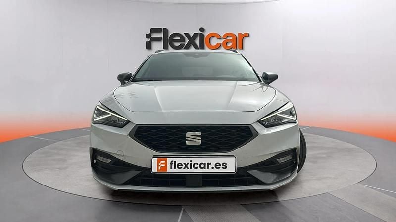 Usado Seat Leon FR 150 CV (110 kW) 2021 Blanco Familiar